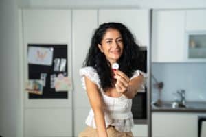 Wie hält dein CGM besser? Die besten Tipps zum Anbringen des Sensors.