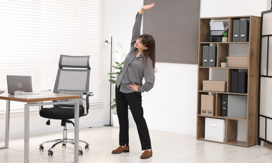 Schreibtisch-Übungen: Blutzucker stabilisieren im Büro